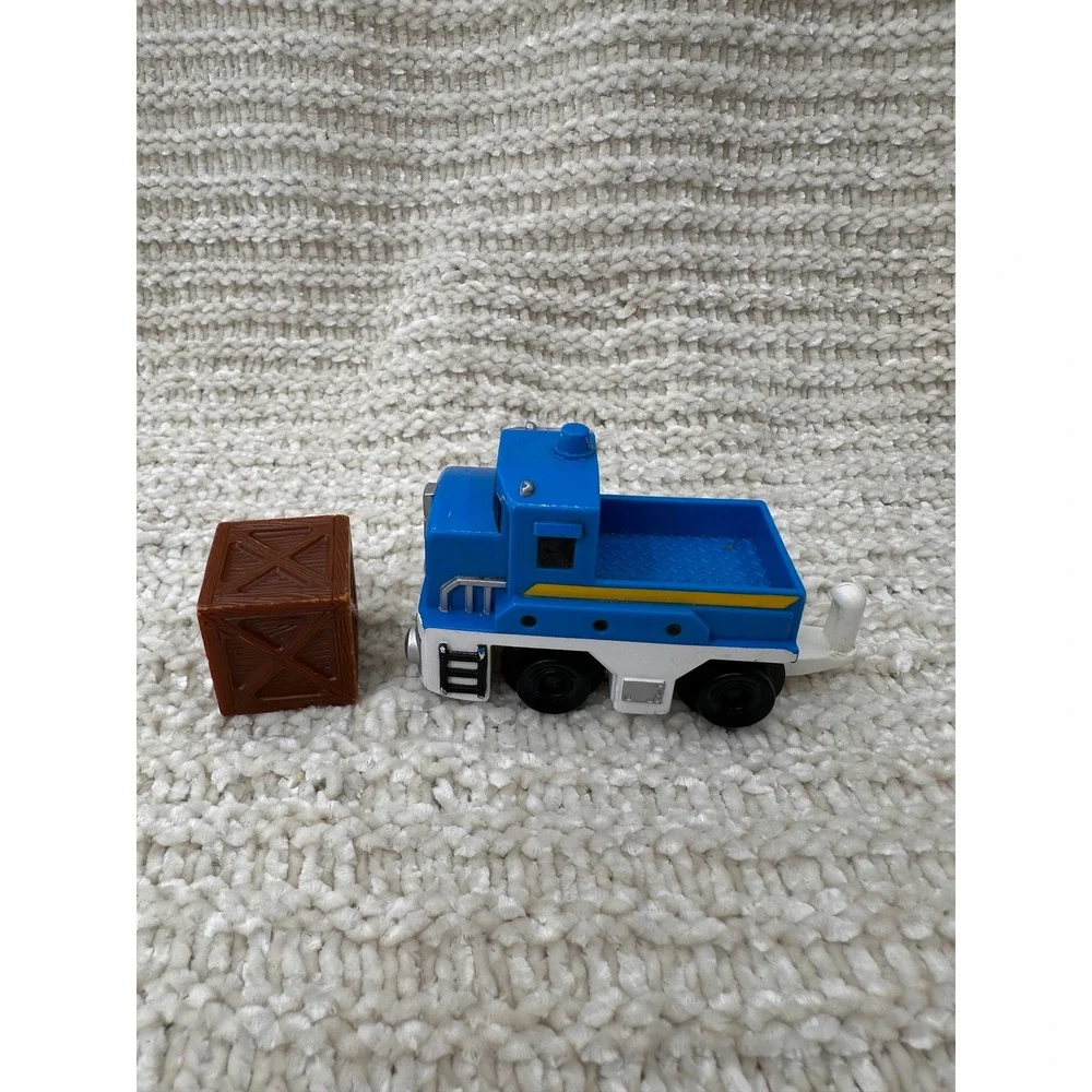 Fisher Price GeoTrax Blue Flatbed Engine Train Car Brown Crate 2004 Mattel Toy‎